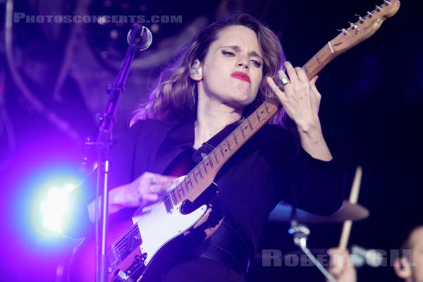 ANNA CALVI - 2014-08-15 - SAINT MALO - Fort de St Pere - 